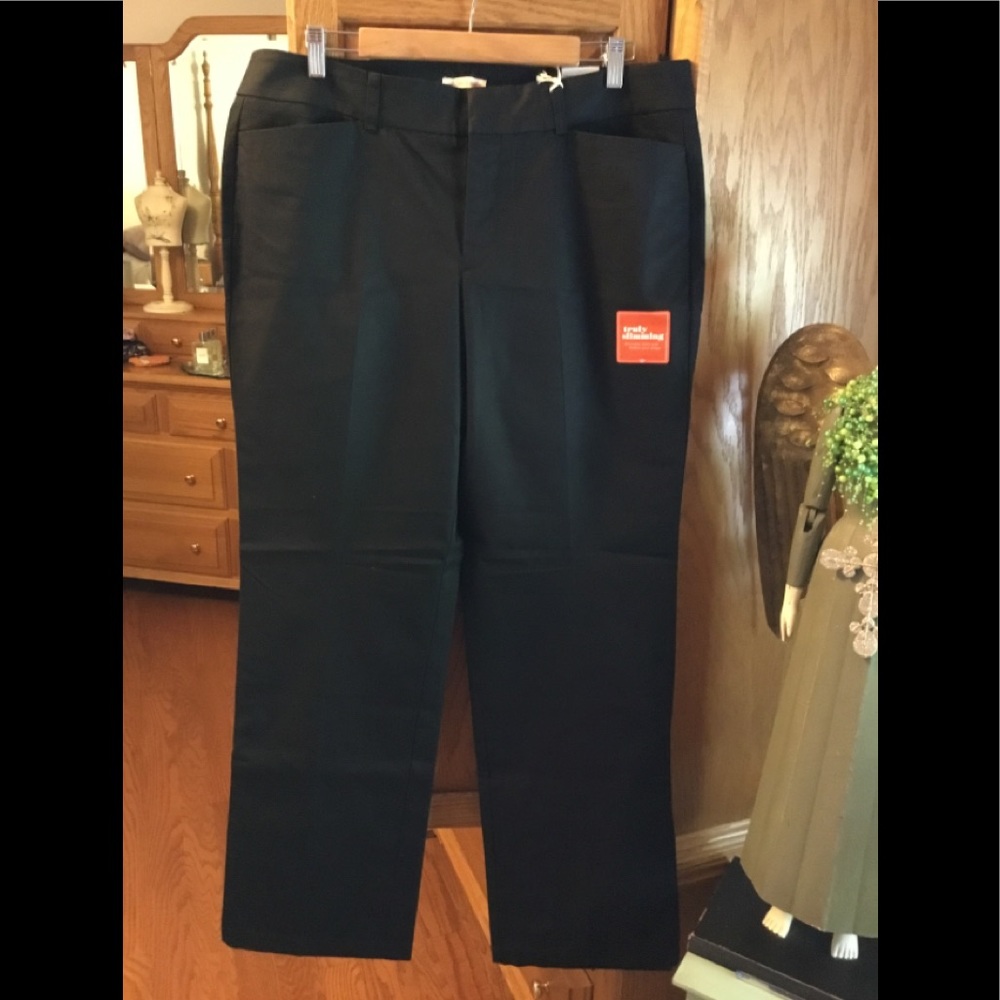 Dockers. Classic Metro Trousers